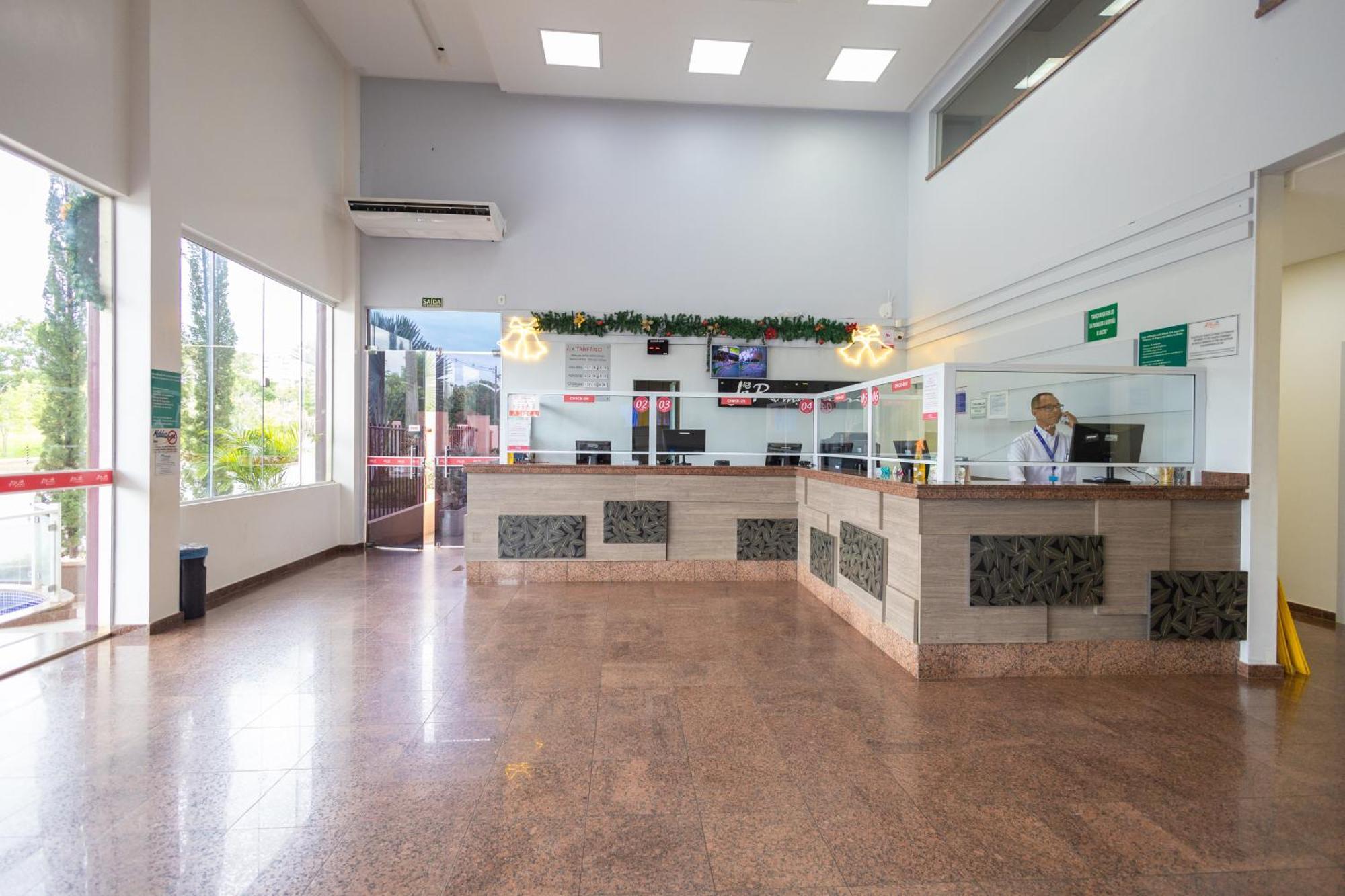 Diroma Fiori Hotel - Bvtur Caldas Novas Exteriör bild
